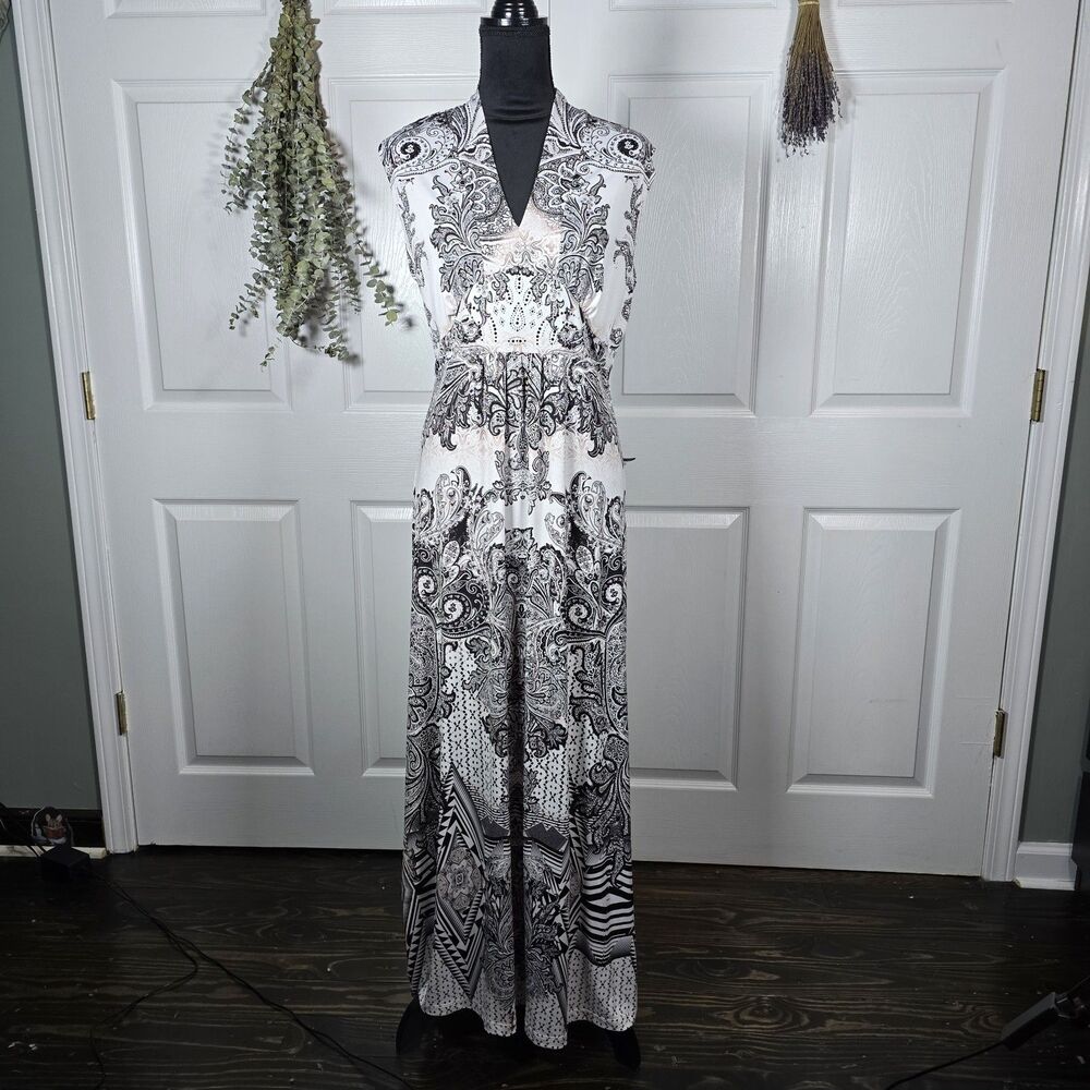 World Unity Black And White Maxi Dress Vneck Sleeveless Large